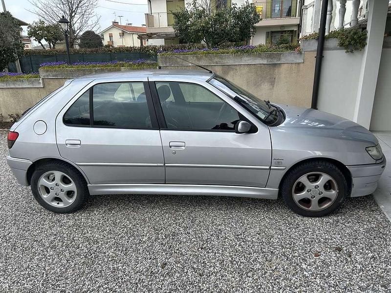 Käytetty Peugeot 306 88 HP (64 kW) 2000