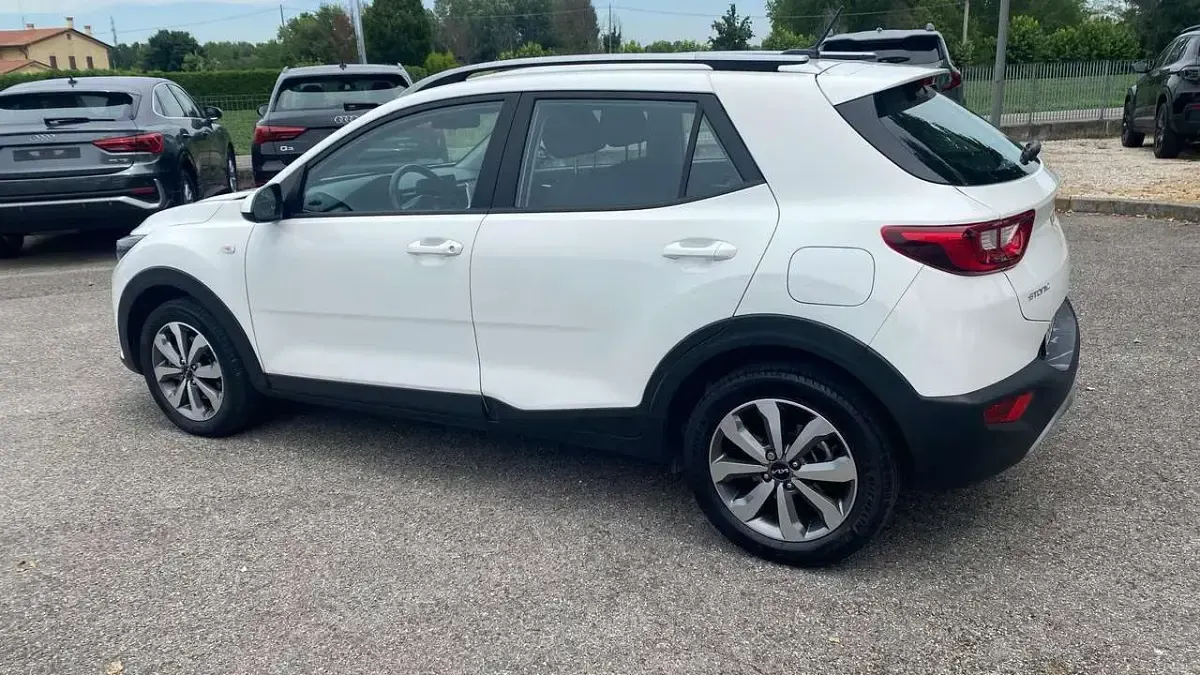 Usata Kia Stonic 84 CV (61 kW) 2023 Bianco SUV
