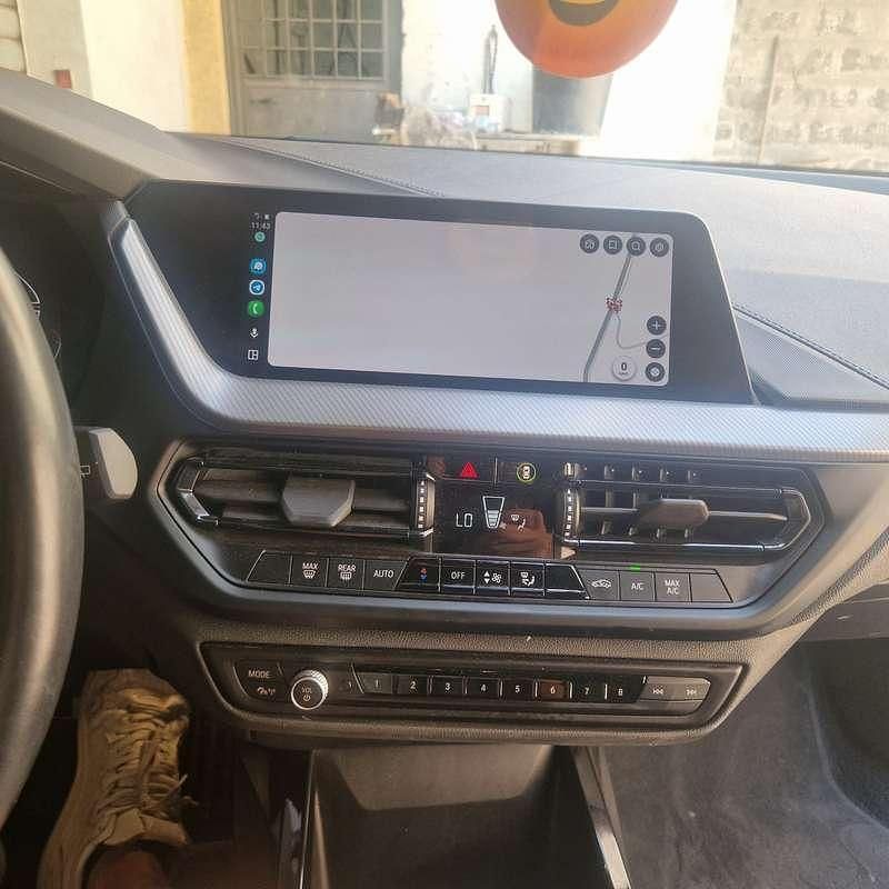 Grigio Usata 2022 BMW 118 Sport Line Due volumi | 28.000 € (Buon prezzo) - Immagine 1/4