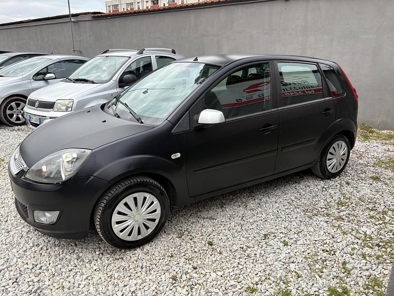 Usata Ford Fiesta Ghia 68 CV (50 kW) 2008 Nero Utilitaria