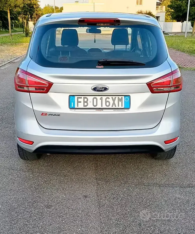 Usado Ford B-MAX 75 CV (55 kW) 2015 Gris Monovolumen