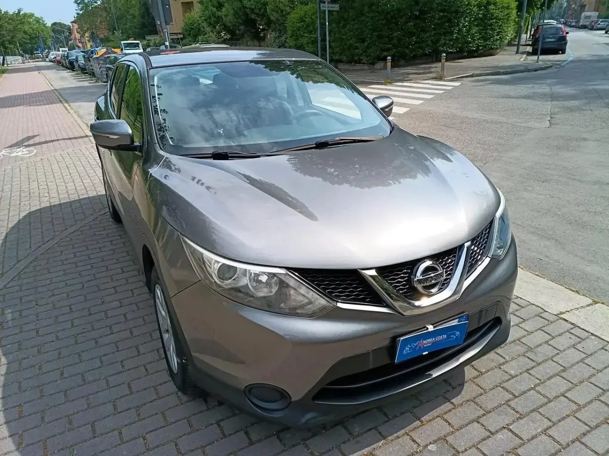 Usata Nissan Qashqai Visia 115 CV (84 kW) 2015 Grigio SUV