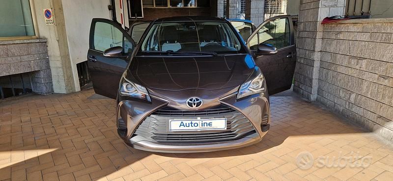 Usata Toyota Yaris 72 CV (52 kW) 2020 Grigio Berlina