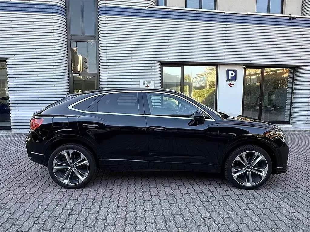 Usata Audi Q3 Sportback Ambiente 150 CV (110 kW) 2022 Nero / metallizzato SUV