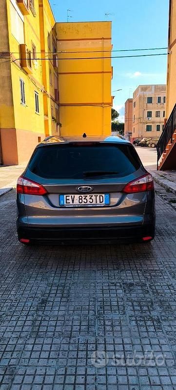 Usata Ford Focus 120 CV (88 kW) 2014 Grigio Station wagon
