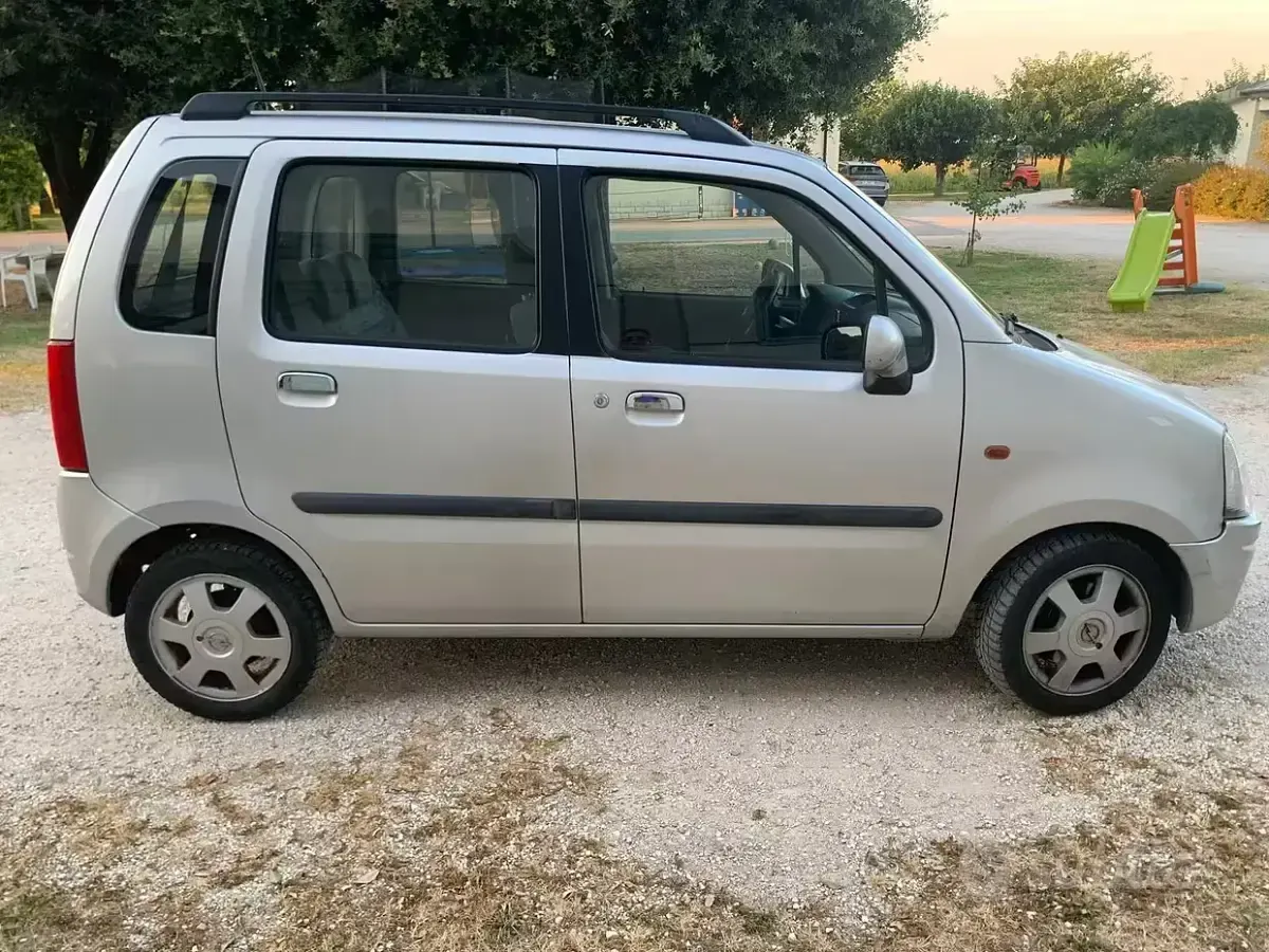 Usata Opel Agila 75 CV (55 kW) 2003 Giallo Monovolume