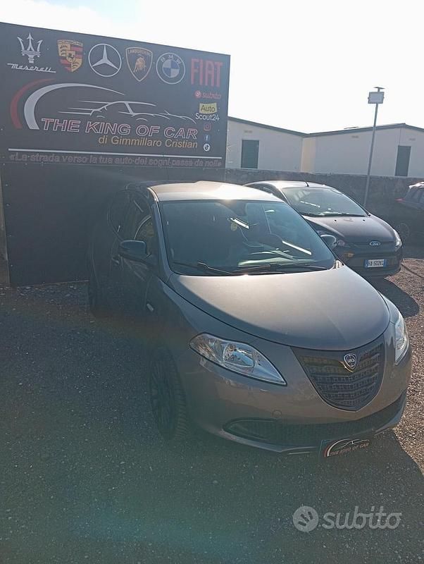 Usata Lancia Ypsilon 69 CV (50 kW) 2015 Marrone Utilitaria