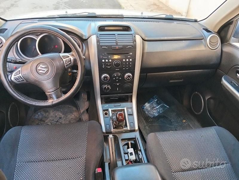 Usata Suzuki Grand Vitara 130 CV (95 kW) 2006 Grigio SUV