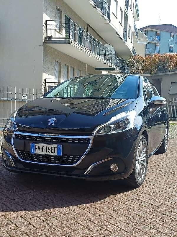 Usata Peugeot 208 Allure 83 CV (61 kW) 2019 Nero Utilitaria