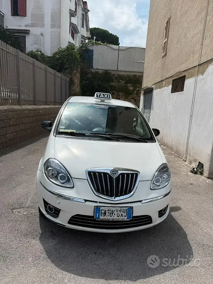 Usata Lancia Musa 90 CV (66 kW) 2012 Bianco Monovolume