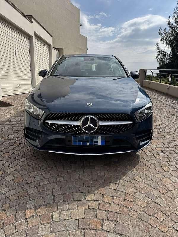 Usata Mercedes A250 Premium 218 CV (160 kW) 2023 Blu/azzurro Berlina
