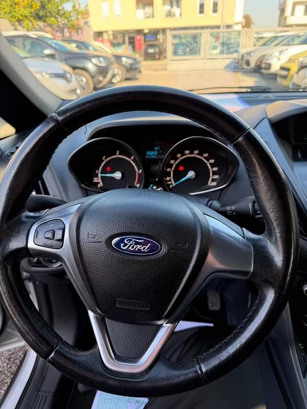 Usata Ford B-MAX Business Edition 74 CV (54 kW) 2016 Argento Monovolume