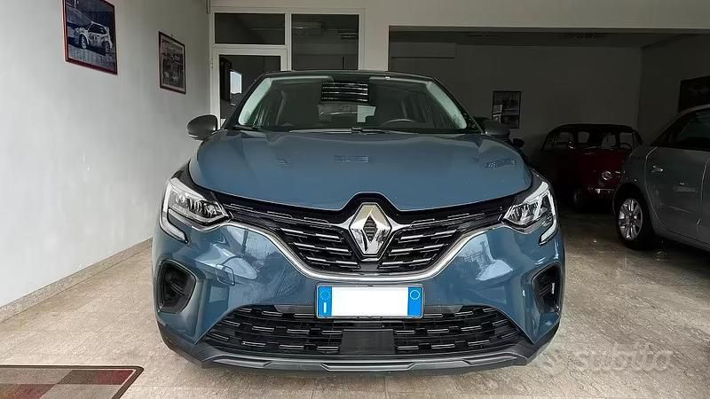 Usado Renault Captur Life 101 CV (74 kW) 2020 Gris SUV
