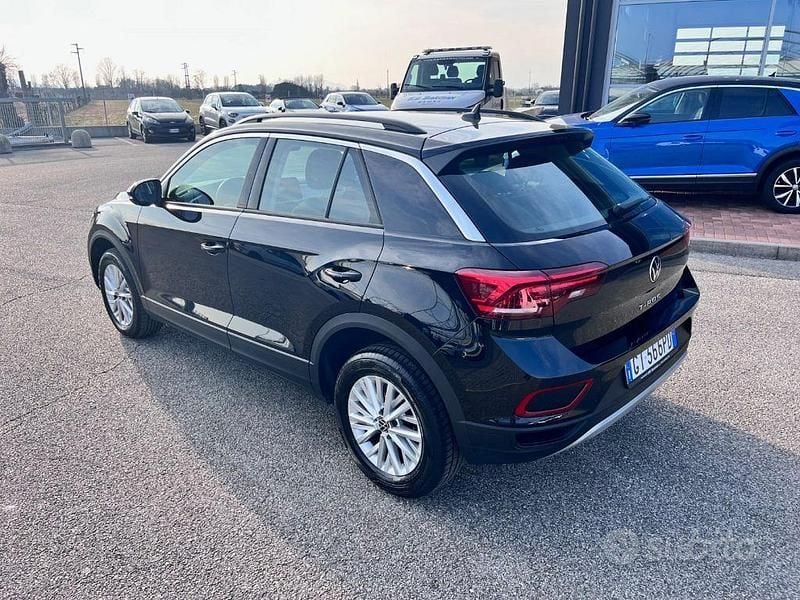 Usata VW T-Roc Life 116 CV (85 kW) 2024 Nero SUV