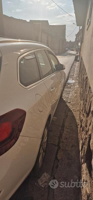 Usata Opel Astra 110 CV (80 kW) 2013 Bianco Station wagon
