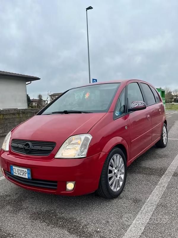 Usata Opel Meriva 75 CV (55 kW) 2004 Rosso Monovolume