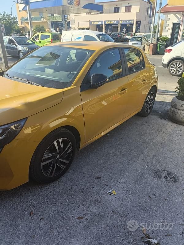 Usata Peugeot 208 75 CV (55 kW) 2023 Giallo Utilitaria