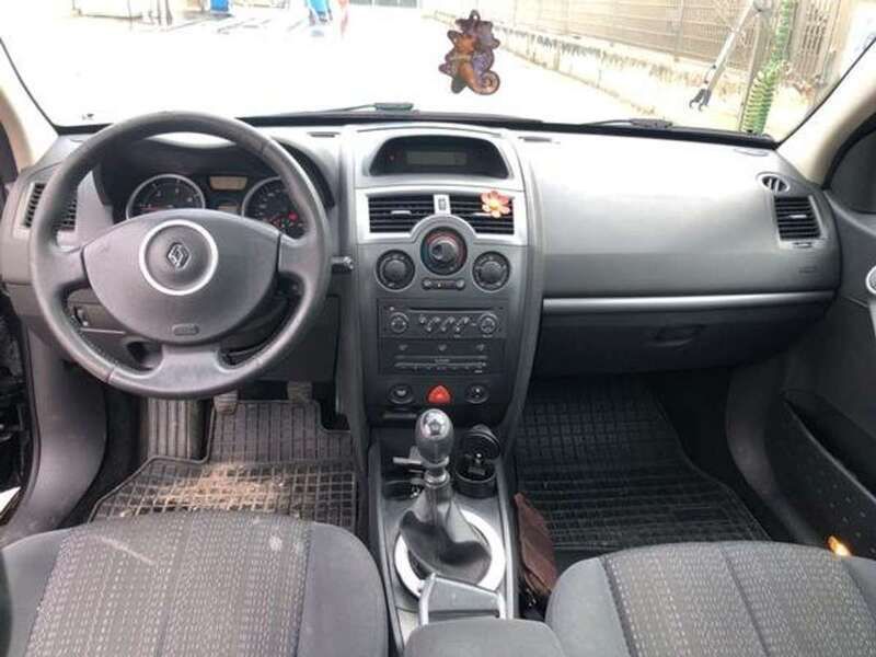 Usata 2006 Renault Mégane II Dynamique Tre volumi | 1500 € (Buon prezzo) - Immagine 1/4