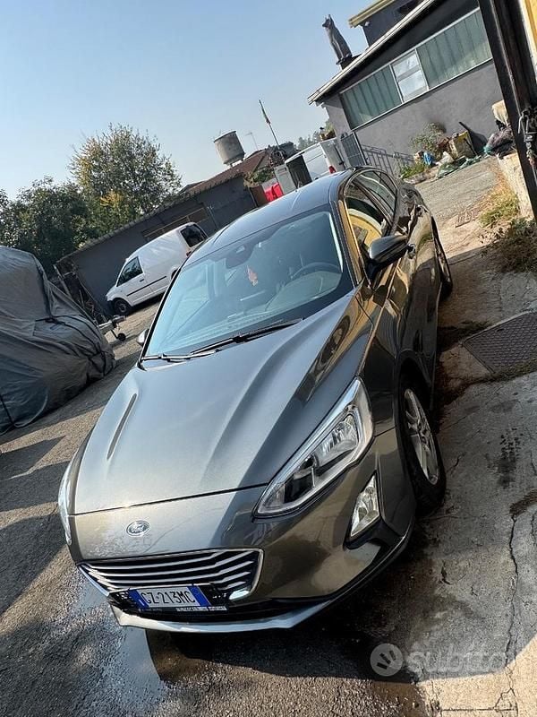 Grigio Usata 2019 Ford Focus Tre volumi | 6900 € (Super prezzo) - Immagine 1/4
