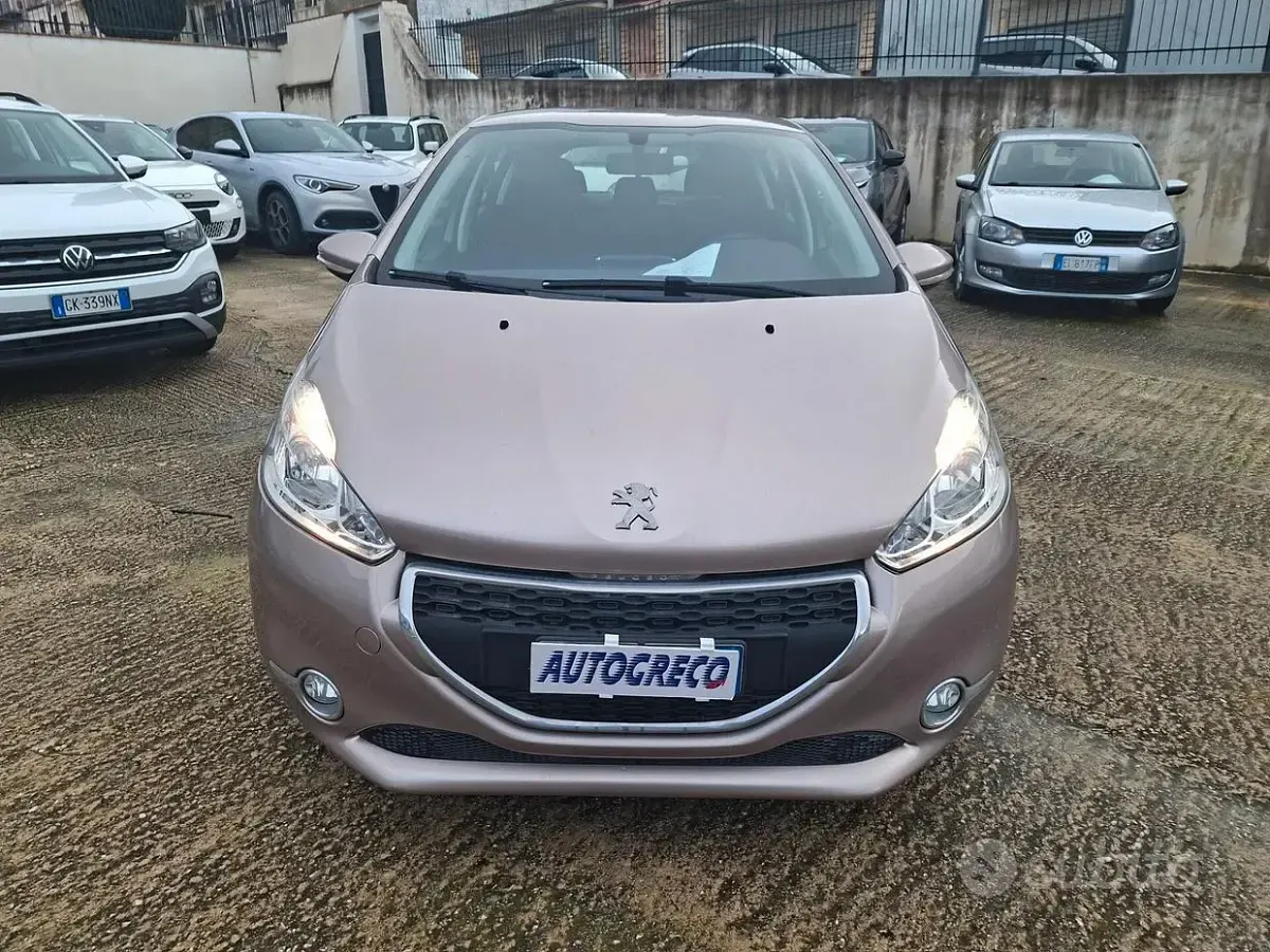 Usata Peugeot 208 Access 68 CV (50 kW) 2015 Marrone Utilitaria
