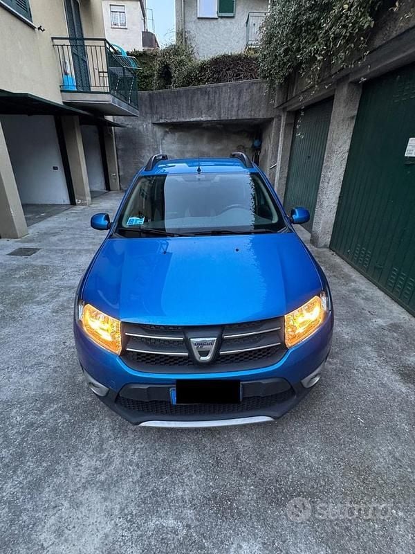 Usata Dacia Sandero Stepway 90 CV (66 kW) 2015 Blu Berlina