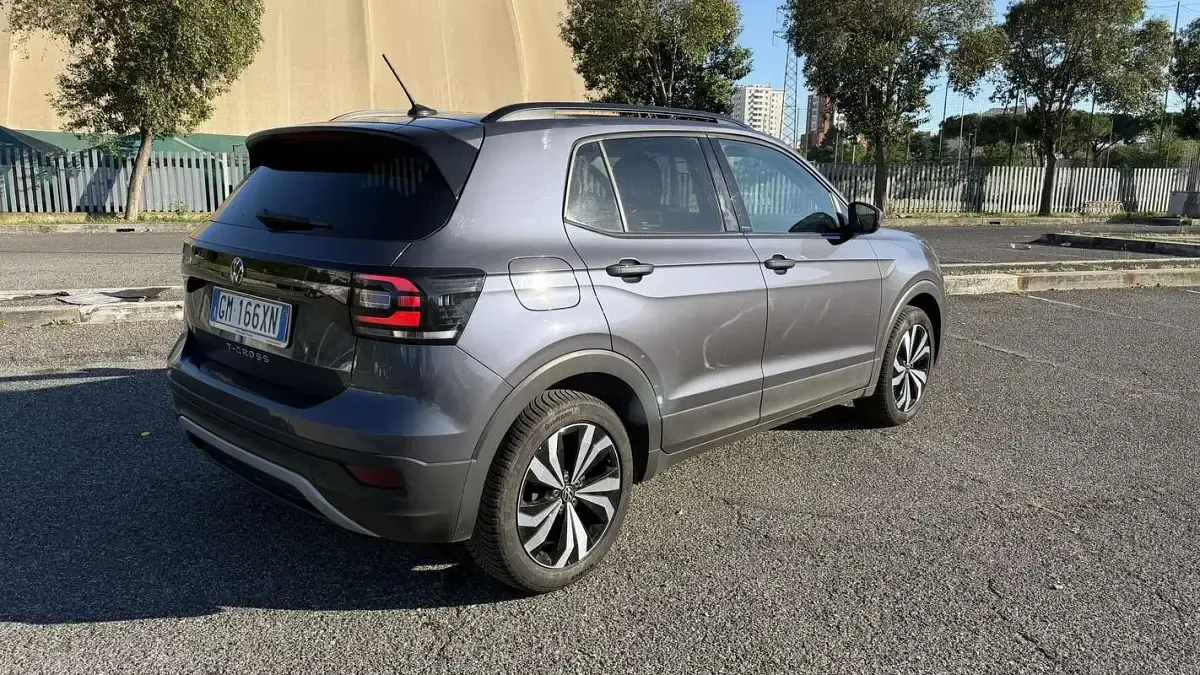 Usata VW T-Cross Sportline 95 CV (69 kW) 2023 Grigio SUV
