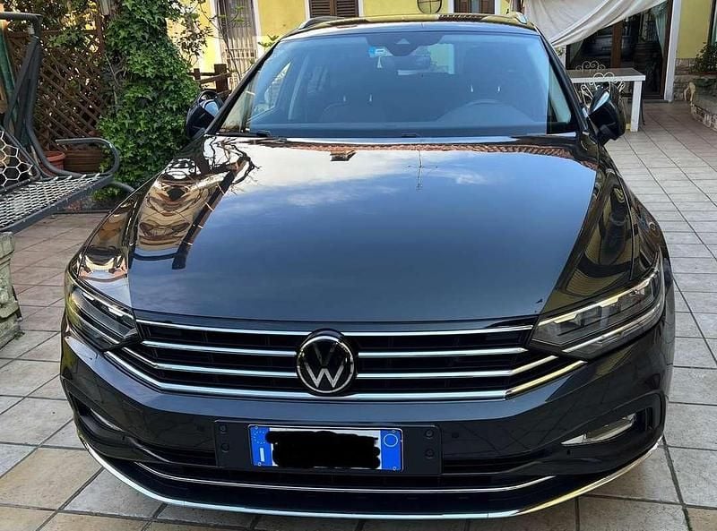 Usata VW Passat Executive 200 CV (147 kW) 2021 Grigio Station wagon