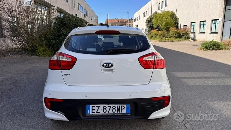 Usata Kia Rio Active 85 CV (62 kW) 2015 Bianco Berlina