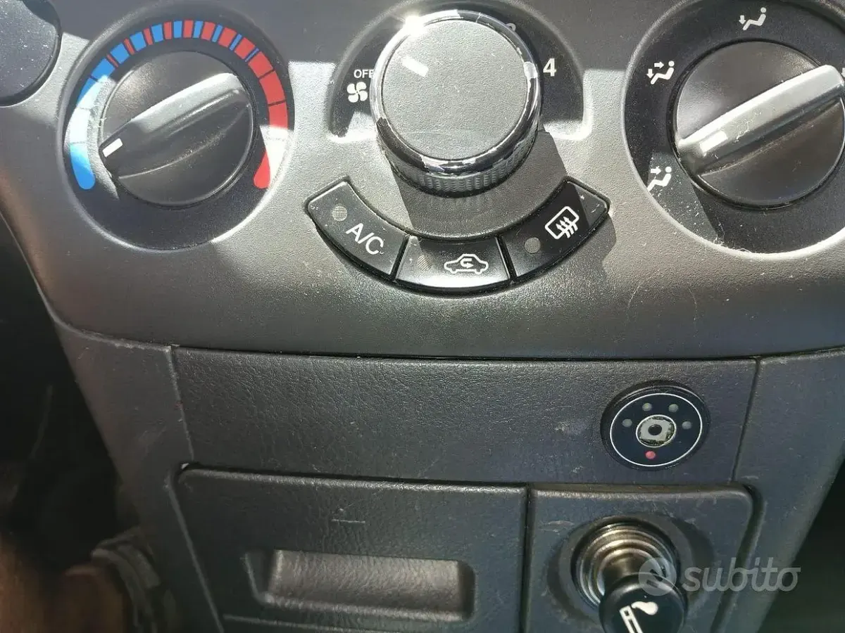 Usata Chevrolet Aveo 84 CV (61 kW) 2011 Grigio Berlina