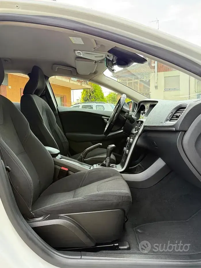 Usata Volvo V40 Summum 115 CV (84 kW) 2014 Bianco Berlina