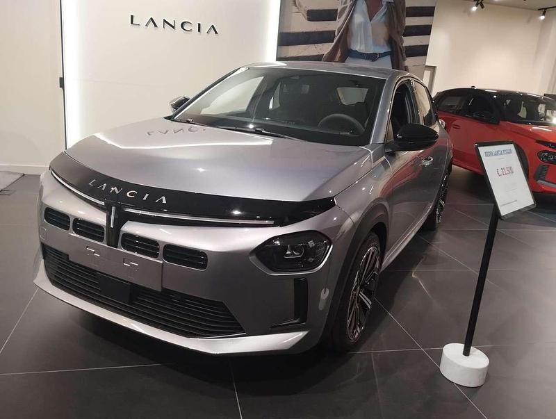 Grigio Nuova 2025 Lancia Ypsilon Due volumi | 21.500 € (Cara) - Immagine 1/4