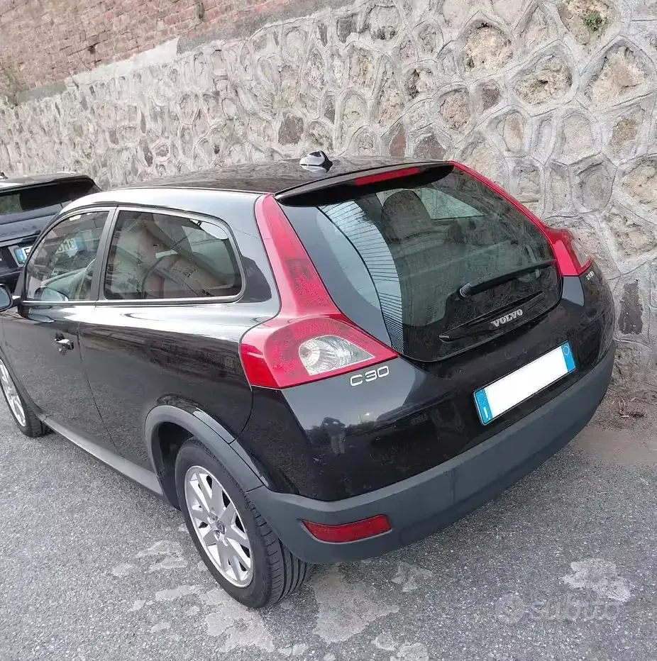 Usata Volvo C30 136 CV (100 kW) 2008 Nero Utilitaria
