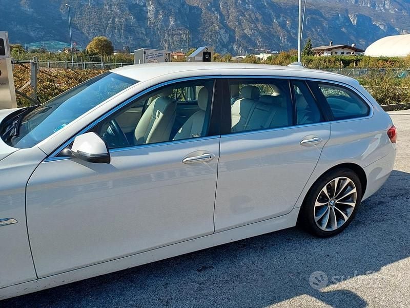 Usata BMW 520 Luxury Line 190 CV (139 kW) 2015 Bianco Station wagon