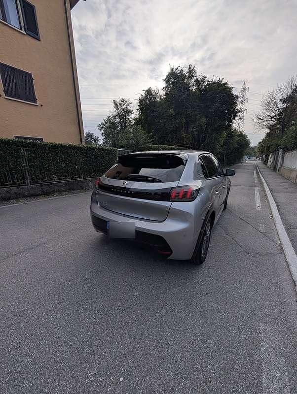 Usata Peugeot 208 Allure 56 kW (77 CV) 2021 Argento Utilitaria