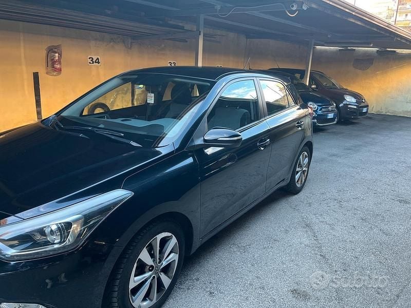 Usata Hyundai i20 85 CV (62 kW) 2015 Nero Berlina