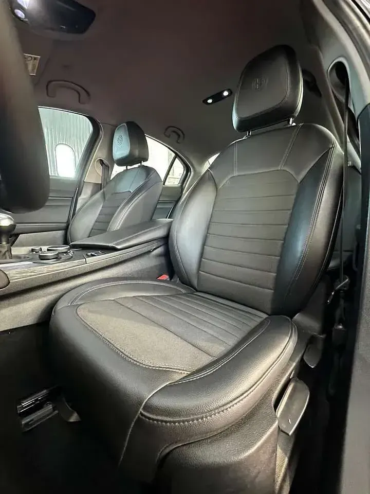Usata Alfa Romeo Giulia Super 160 CV (117 kW) 2018 Grigio Berlina