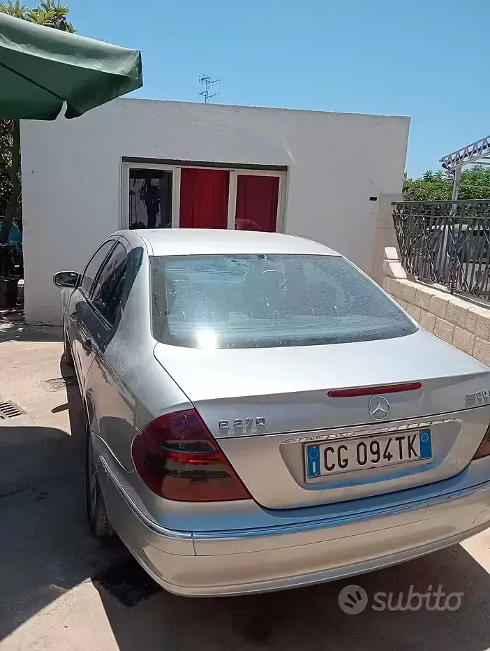 Usata Mercedes E270 177 CV (130 kW) 2003 Grigio Berlina