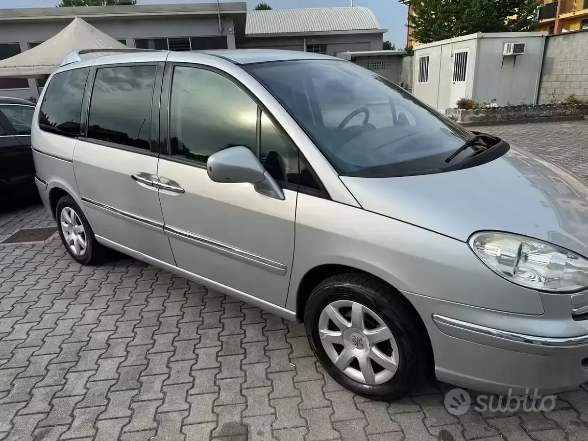 Usata Peugeot 807 163 CV (119 kW) 2012 Grigio Monovolume