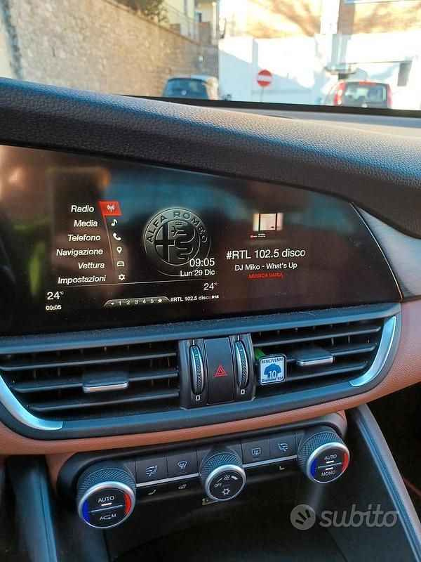 Usata Alfa Romeo Giulia 150 CV (110 kW) 2017 Blu Berlina