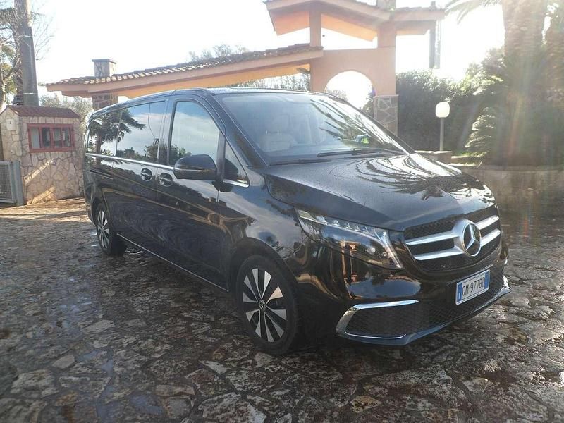 Usata Mercedes V220 Premium 163 CV (119 kW) 2023 Nero Monovolume