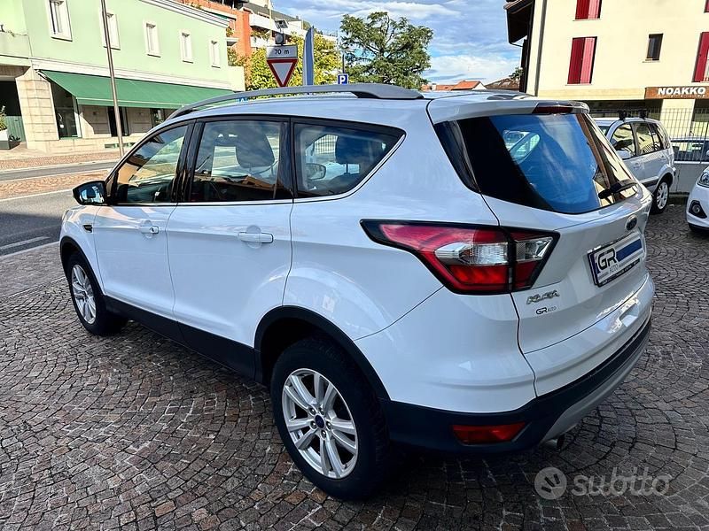 Usata Ford Kuga Titanium 120 CV (88 kW) 2018 Bianco SUV