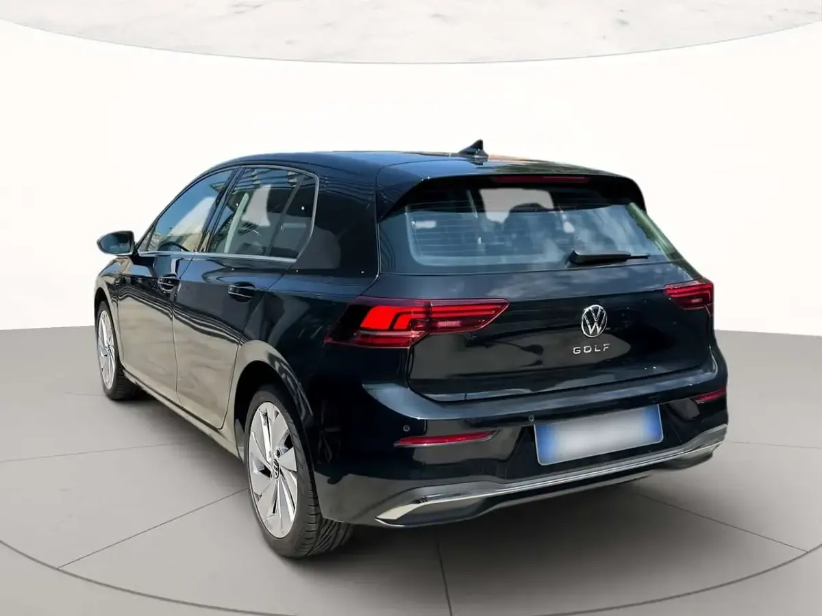 Usata VW Golf VIII Style 150 CV (110 kW) 2025 Grenadill black metallizzato Berlina