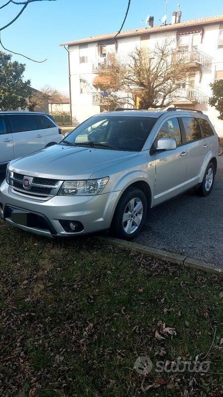Grigio Usata 2011 Fiat Freemont Urban SUV | 6500 € (Cara) - Immagine 1/4