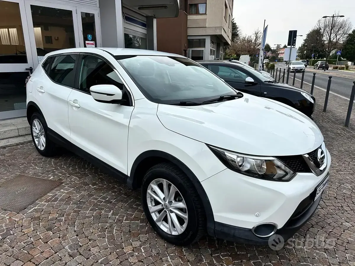 Usata Nissan Qashqai Tekna 110 CV (80 kW) 2017 Bianco SUV