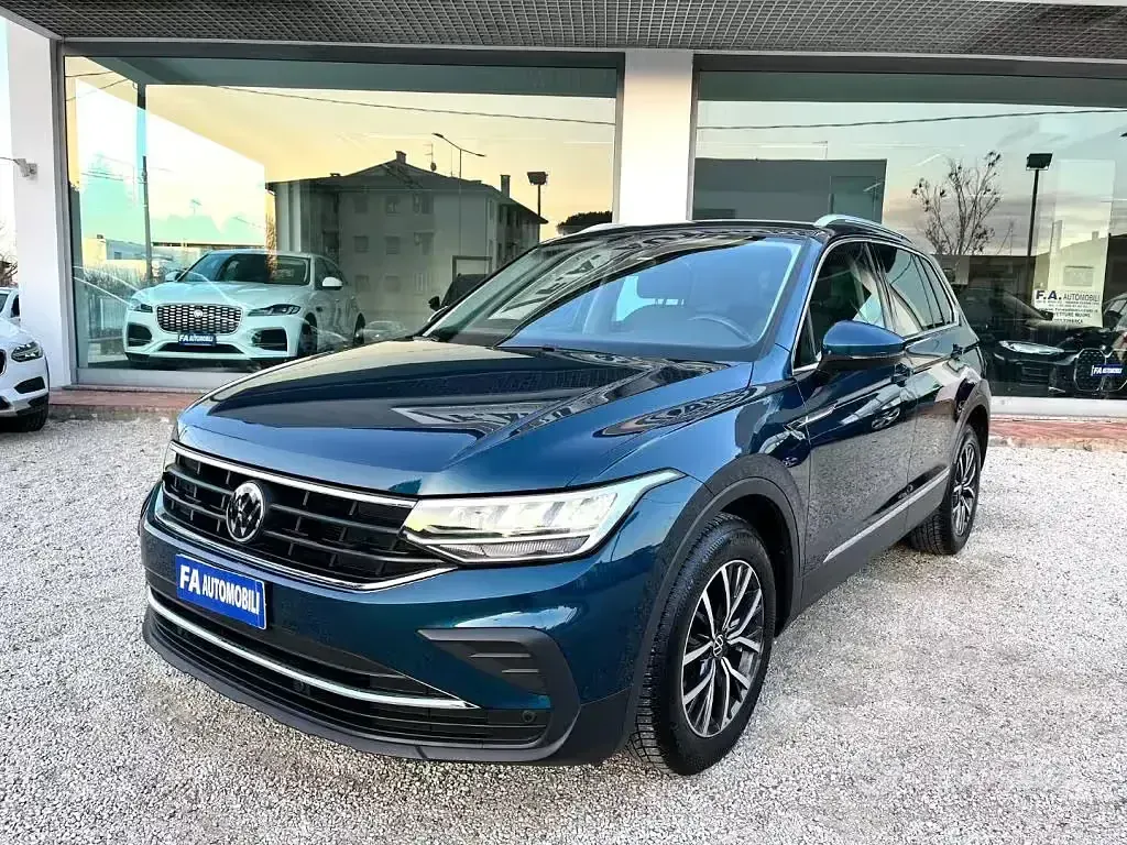 Usata VW Tiguan Life 122 CV (89 kW) 2023 Blu SUV