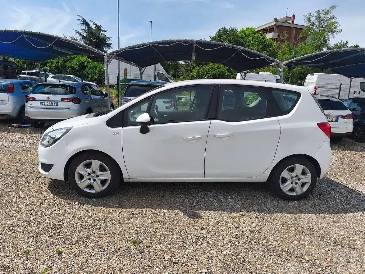 Usata Opel Meriva Cosmo 101 CV (74 kW) 2017 Bianco Monovolume