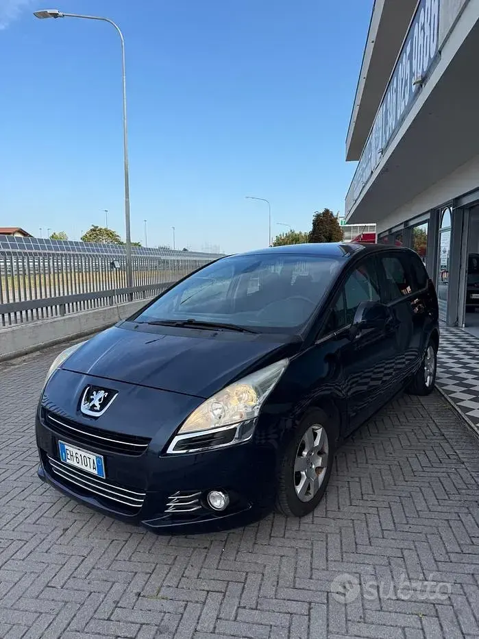 Usata Peugeot 5008 Business-Line 150 CV (110 kW) 2011 Blu Monovolume
