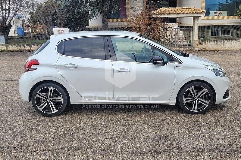 Usata Peugeot 208 GT 102 CV (75 kW) 2019 Bianco Utilitaria