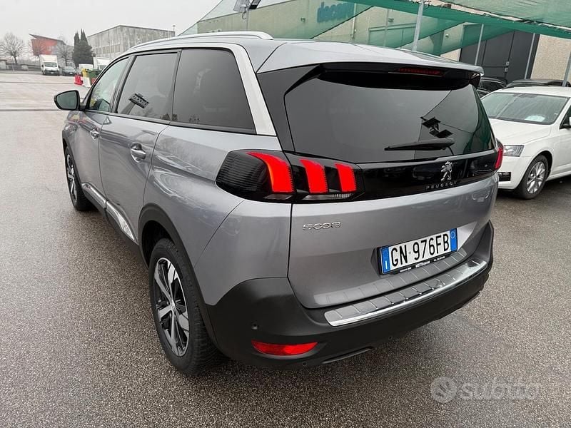 Usata Peugeot 5008 Allure 131 CV (96 kW) 2023 Grigio SUV