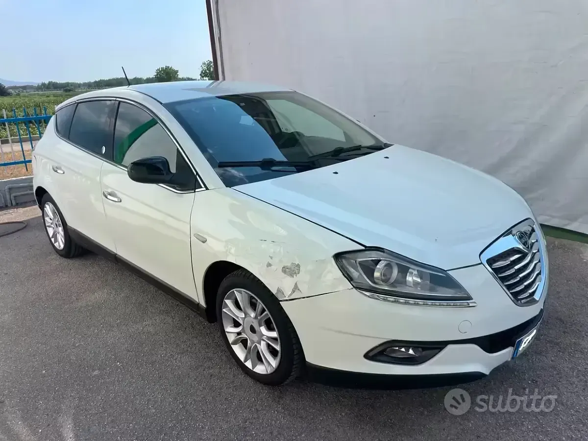 Usata Lancia Delta Gold 120 CV (88 kW) 2013 Bianco Utilitaria